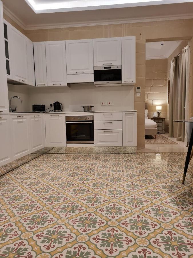 Typical Maltese Maisonette In St.Julians سانت جوليان المظهر الخارجي الصورة