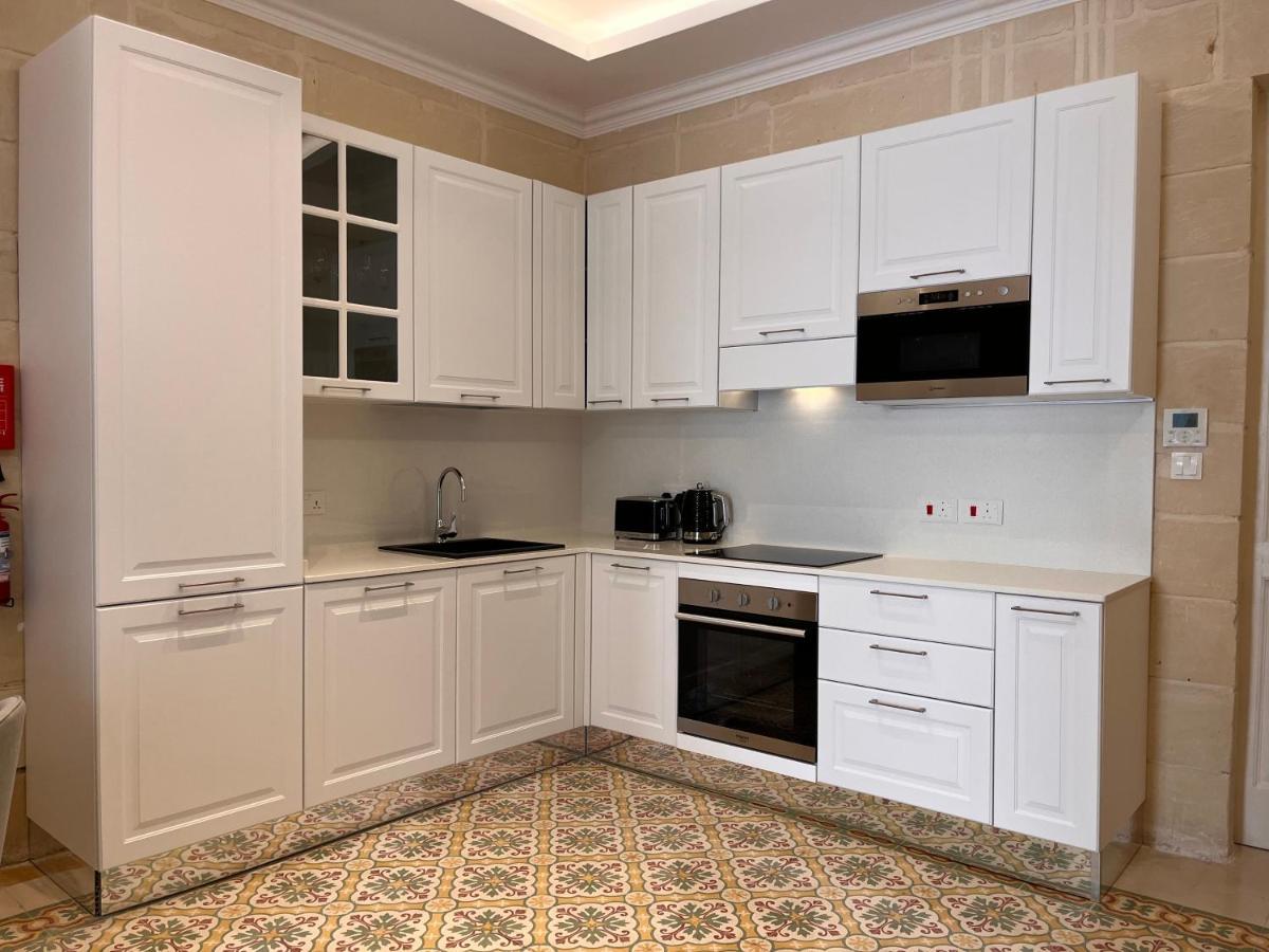 Typical Maltese Maisonette In St.Julians سانت جوليان المظهر الخارجي الصورة